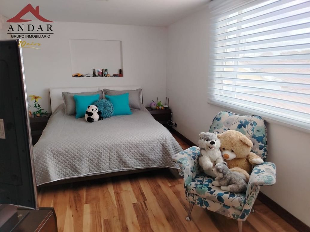 Casa de 3 alcobas en venta en San Antonio, Bogotá, 138 m² · foto 16 de 18
