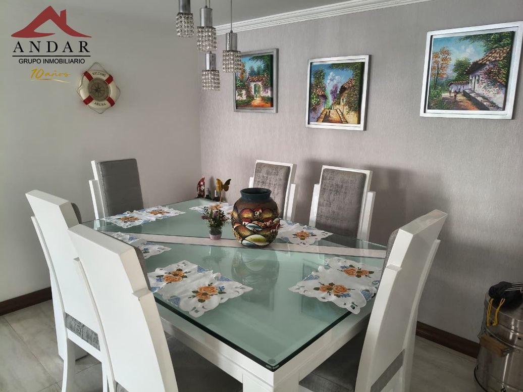 Casa de 3 alcobas en venta en San Antonio, Bogotá, 138 m² · foto 3 de 18