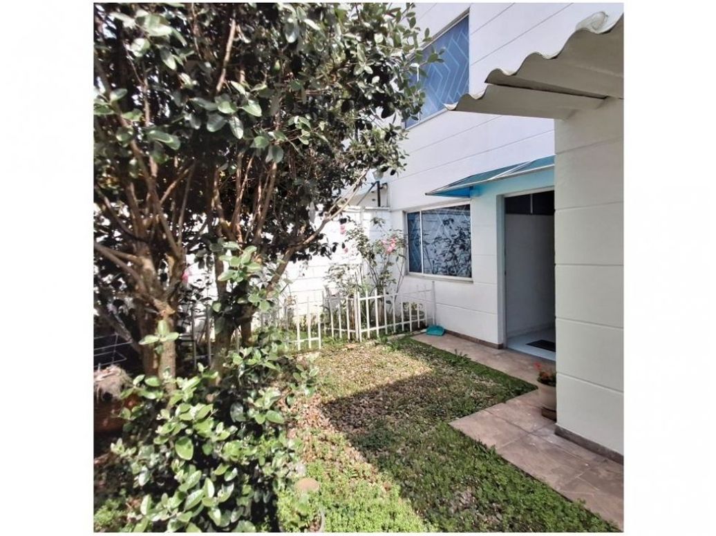 Casa de 9 alcobas en venta en Andes Norte, Bogotá, 270 m² · foto 11 de 12