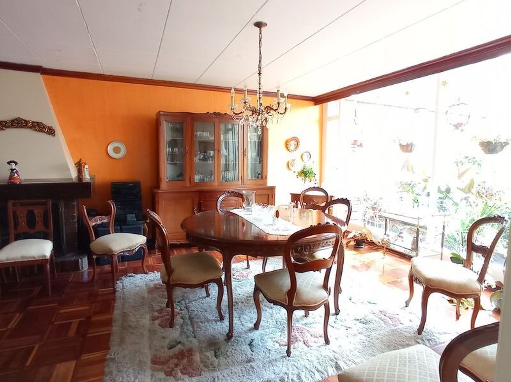 Casa de 4 alcobas en venta en Bella Suiza, Bogotá, 266 m² · foto 3 de 18