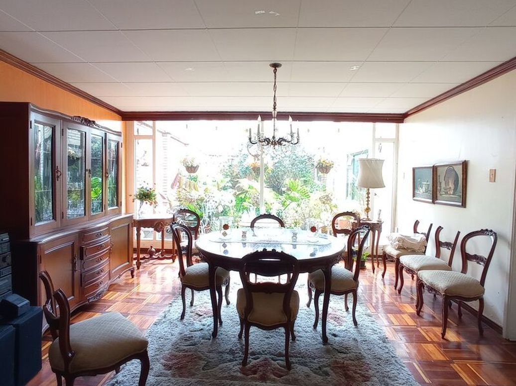 Casa de 4 alcobas en venta en Bella Suiza, Bogotá, 266 m² · foto 2 de 18
