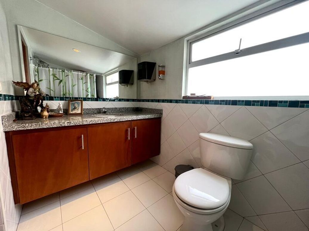 Casa de 10 alcobas en venta en San Patricio, Bogotá, 475 m² · foto 14 de 18