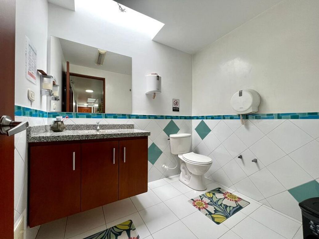 Casa de 10 alcobas en venta en San Patricio, Bogotá, 475 m² · foto 8 de 18