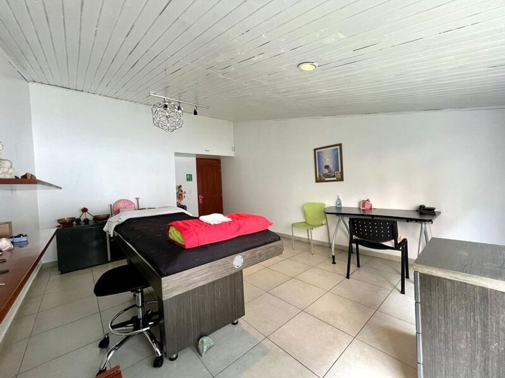 Casa de 10 alcobas en venta en San Patricio, Bogotá, 475 m² · foto 10 de 18