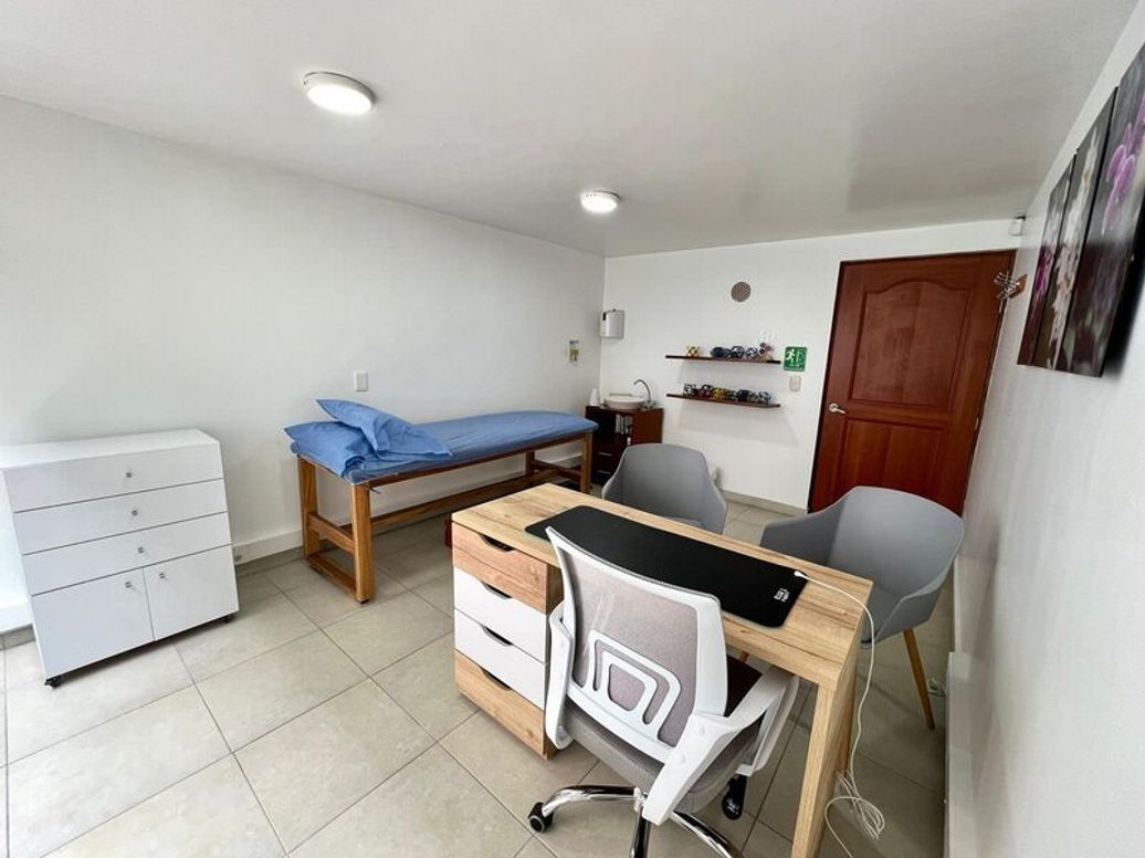 Casa de 10 alcobas en venta en San Patricio, Bogotá, 475 m² · foto 4 de 18