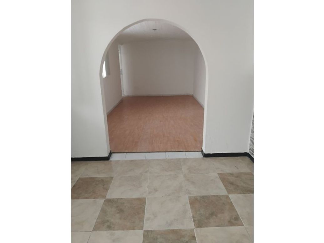 Casa de 12 alcobas en venta en El Carmen, Bogotá, 400 m² · foto 5 de 15