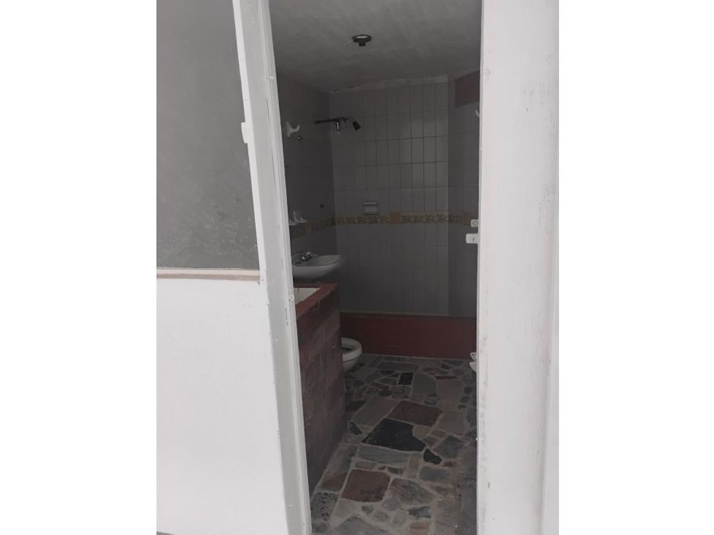 Casa de 12 alcobas en venta en El Carmen, Bogotá, 400 m² · foto 11 de 15