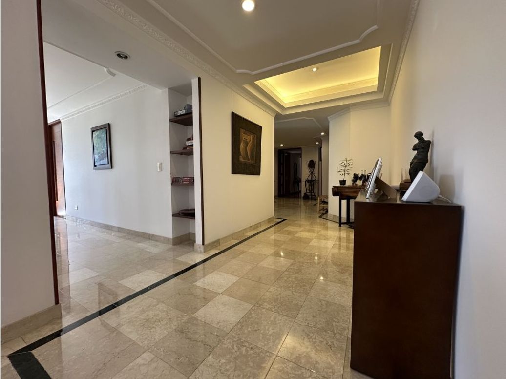 Apartamento de 3 alcobas en venta en La Calleja, Bogotá, 227 m² · foto 4 de 14
