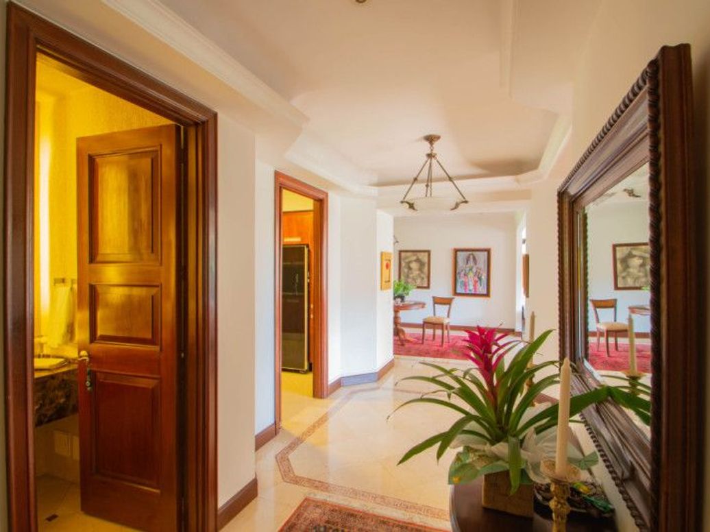 Apartamento de 3 alcobas en venta en Cerros De Santa Barbara, Bogotá, 305 m² · foto 6 de 20