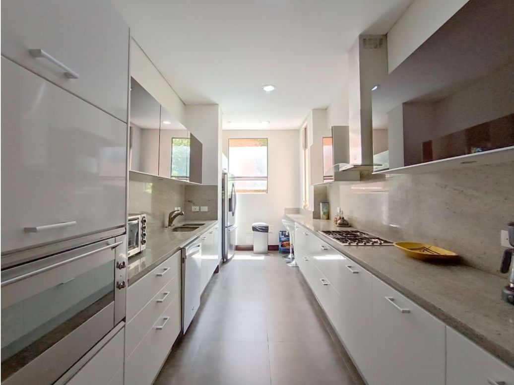 Apartamento de 3 alcobas en venta en Los Naranjos, Bogotá, 179 m² · foto 12 de 20
