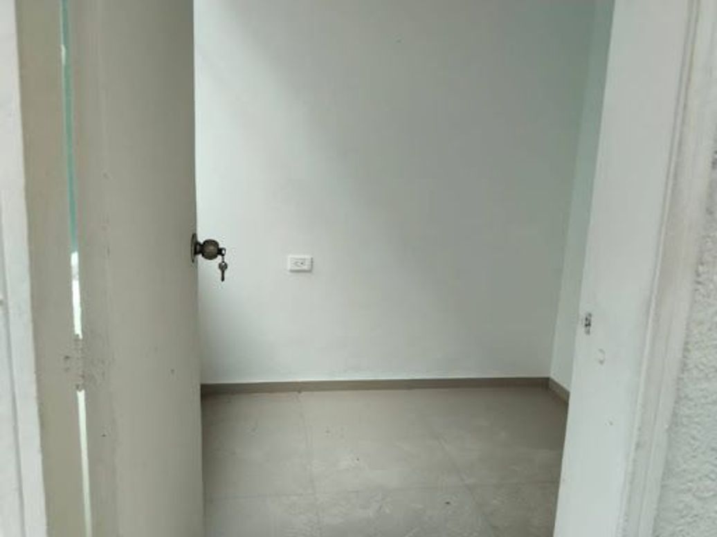 Casa de 4 alcobas en venta en Santa Isabel, Bogotá, 202 m² · foto 3 de 7