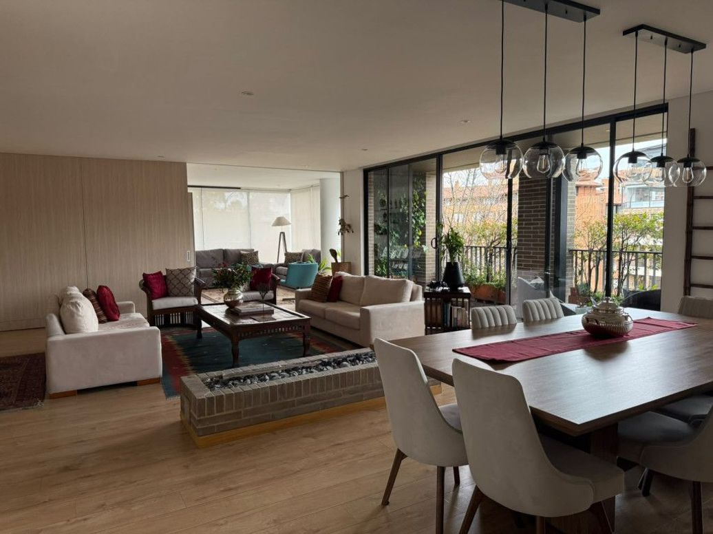Apartamento de 3 alcobas en venta en La Carolina, Bogotá, 303 m² · foto 3 de 20
