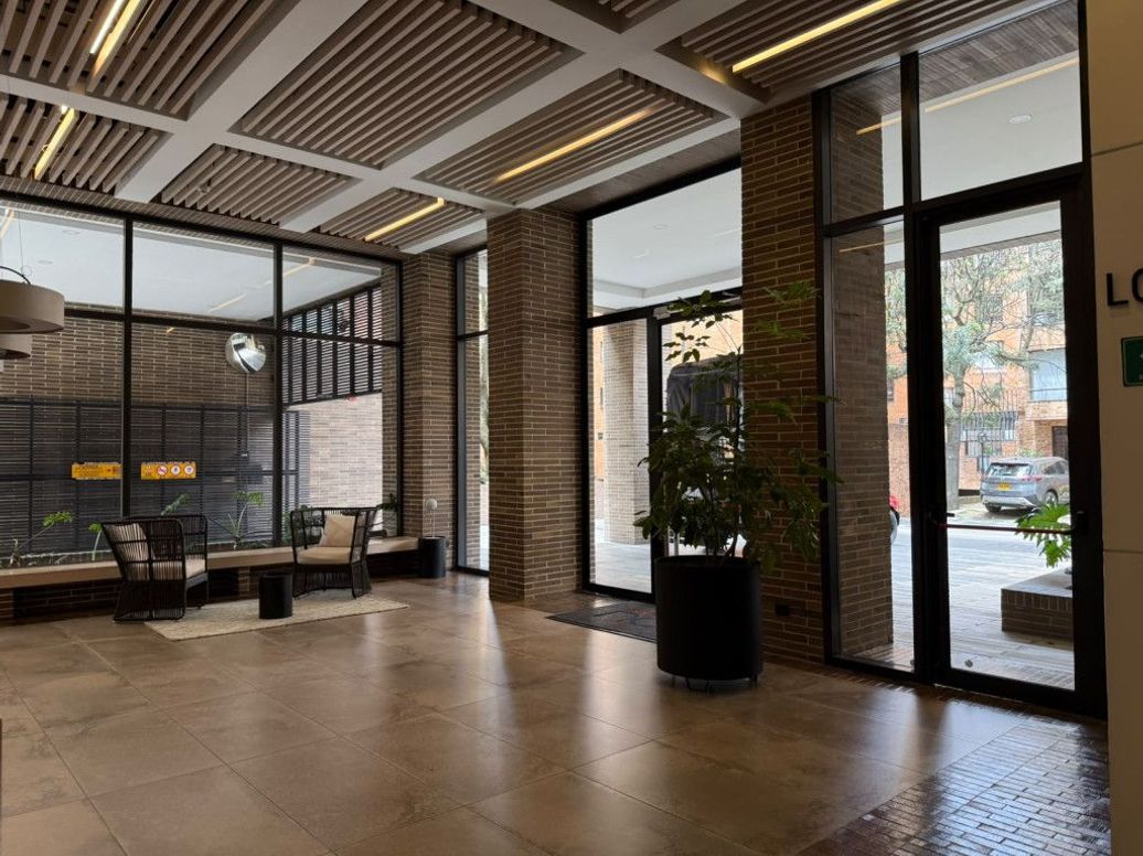 Apartamento de 3 alcobas en venta en La Carolina, Bogotá, 303 m² · foto 2 de 20