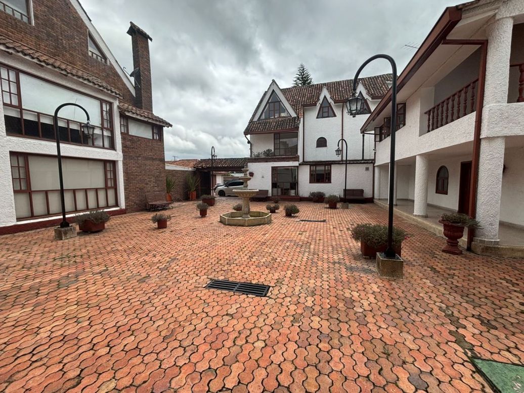 Casa de 5 alcobas en venta en San José De Bavaria, Bogotá, 200 m² · foto 2 de 20