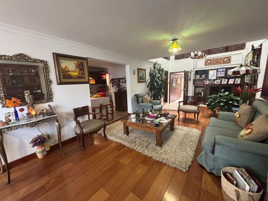 Casa de 5 alcobas en venta en San José De Bavaria, Bogotá, 200 m² · foto 3 de 20