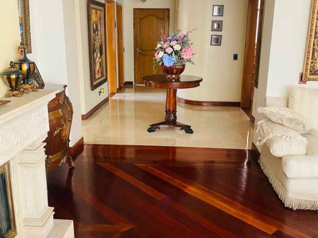 Apartamento de 4 alcobas en venta en Santa Barbara Occidental, Bogotá, 315 m² · foto 6 de 19
