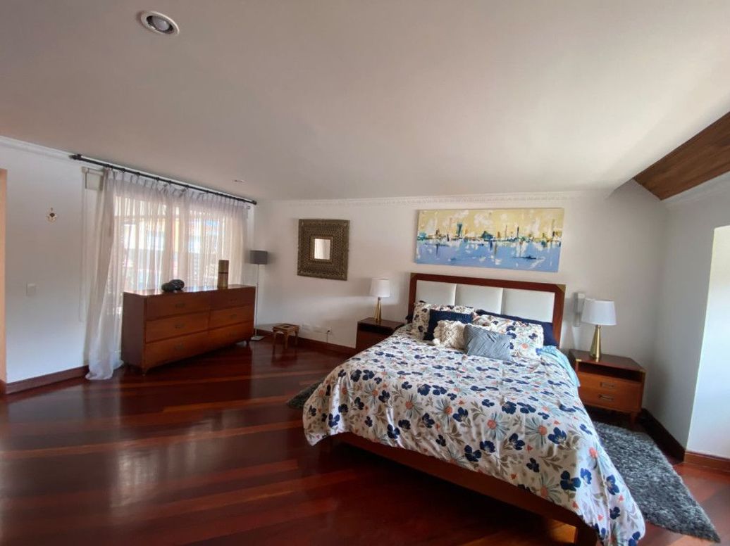 Apartamento de 4 alcobas en venta en Santa Barbara Occidental, Bogotá, 315 m² · foto 14 de 19