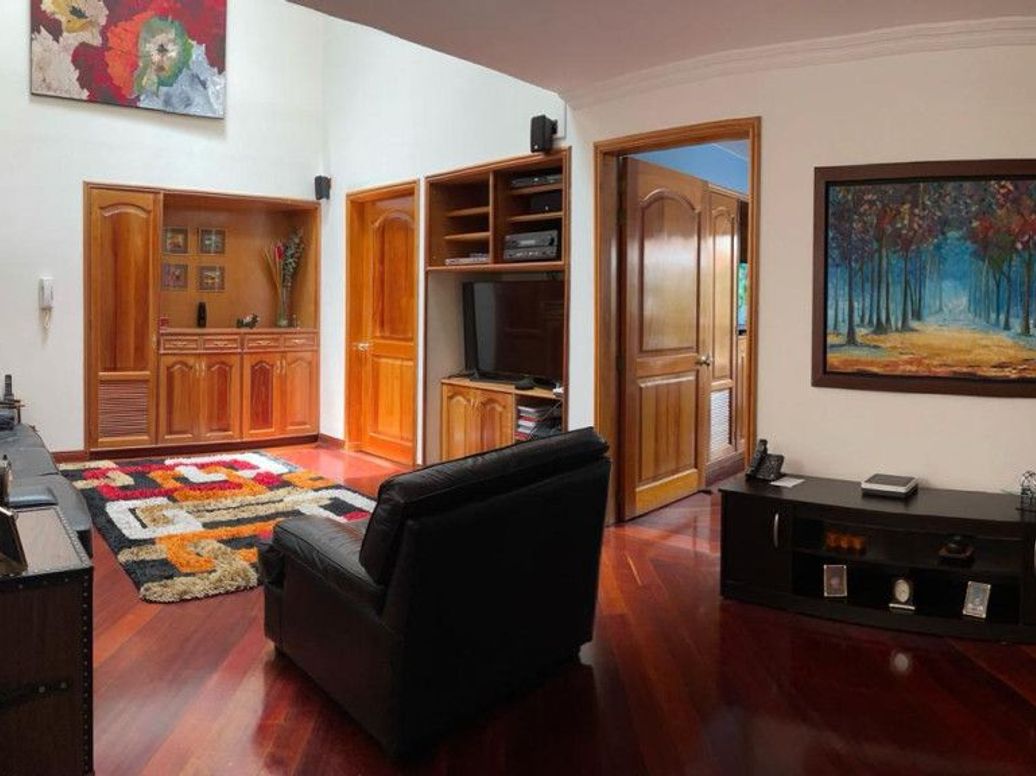 Apartamento de 4 alcobas en venta en Santa Barbara Occidental, Bogotá, 315 m² · foto 9 de 19