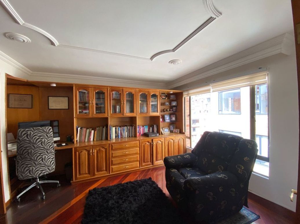 Apartamento de 4 alcobas en venta en Santa Barbara Occidental, Bogotá, 315 m² · foto 10 de 19