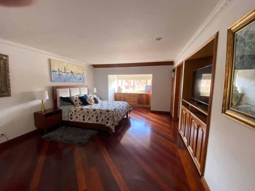 Apartamento de 4 alcobas en venta en Santa Barbara Occidental, Bogotá, 315 m² · foto 15 de 19