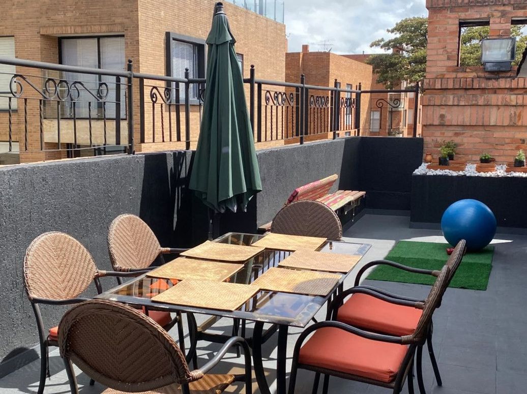 Apartamento de 4 alcobas en venta en Santa Barbara Occidental, Bogotá, 315 m² · foto 2 de 19