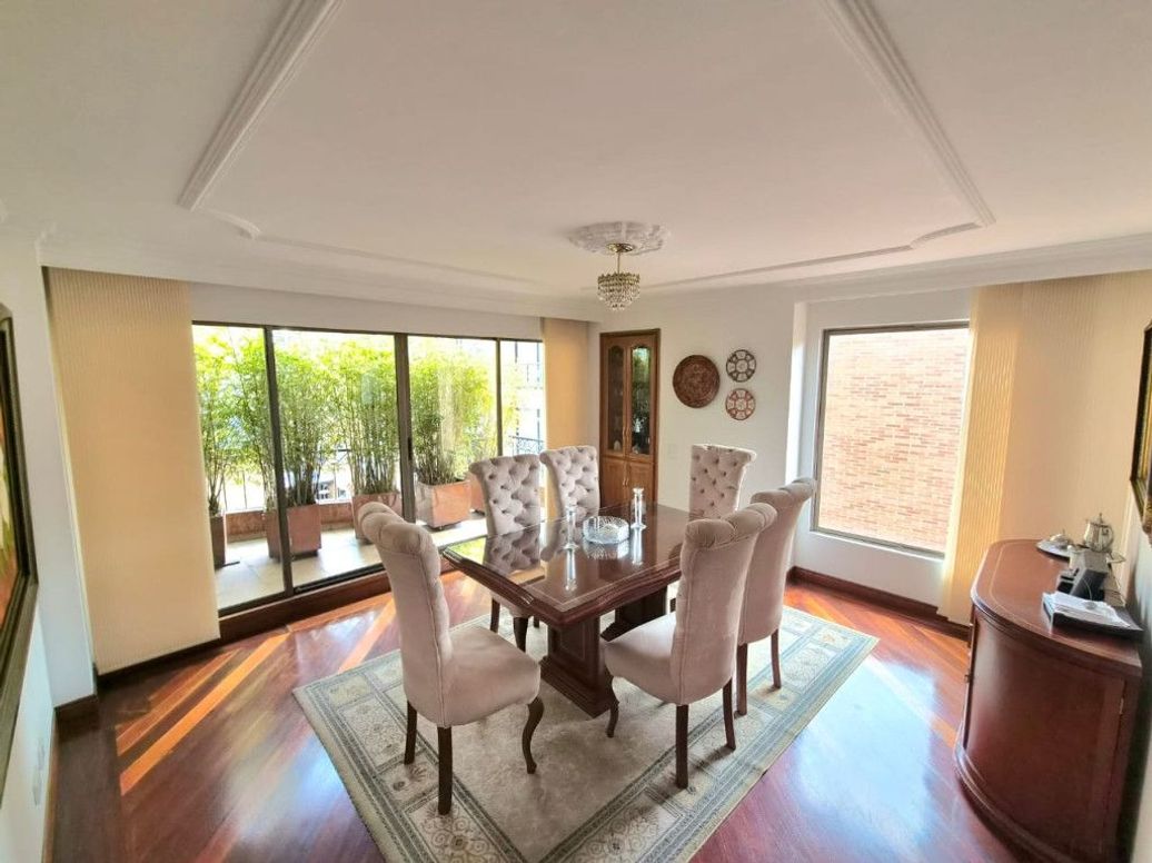 Apartamento de 4 alcobas en venta en Santa Barbara Occidental, Bogotá, 315 m² · foto 3 de 19