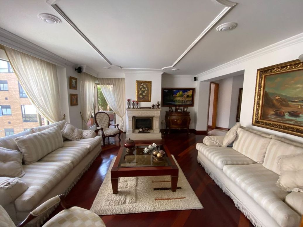 Apartamento de 4 alcobas en venta en Santa Barbara Occidental, Bogotá, 315 m² · foto 4 de 19