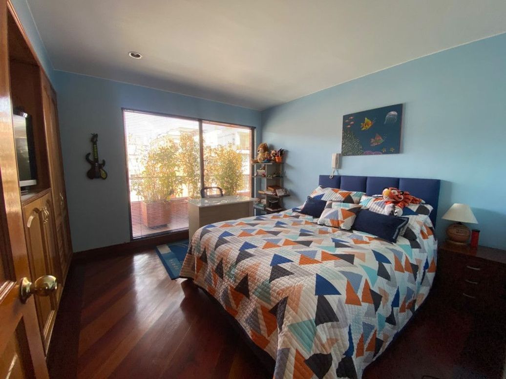 Apartamento de 4 alcobas en venta en Santa Barbara Occidental, Bogotá, 315 m² · foto 11 de 19