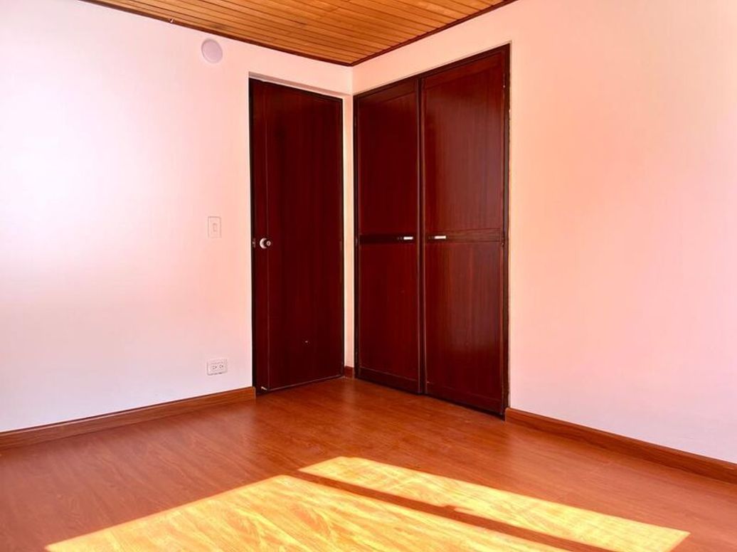 Apartamento de 2 alcobas en venta en Cedro Salazar, Bogotá, 64 m² · foto 9 de 14
