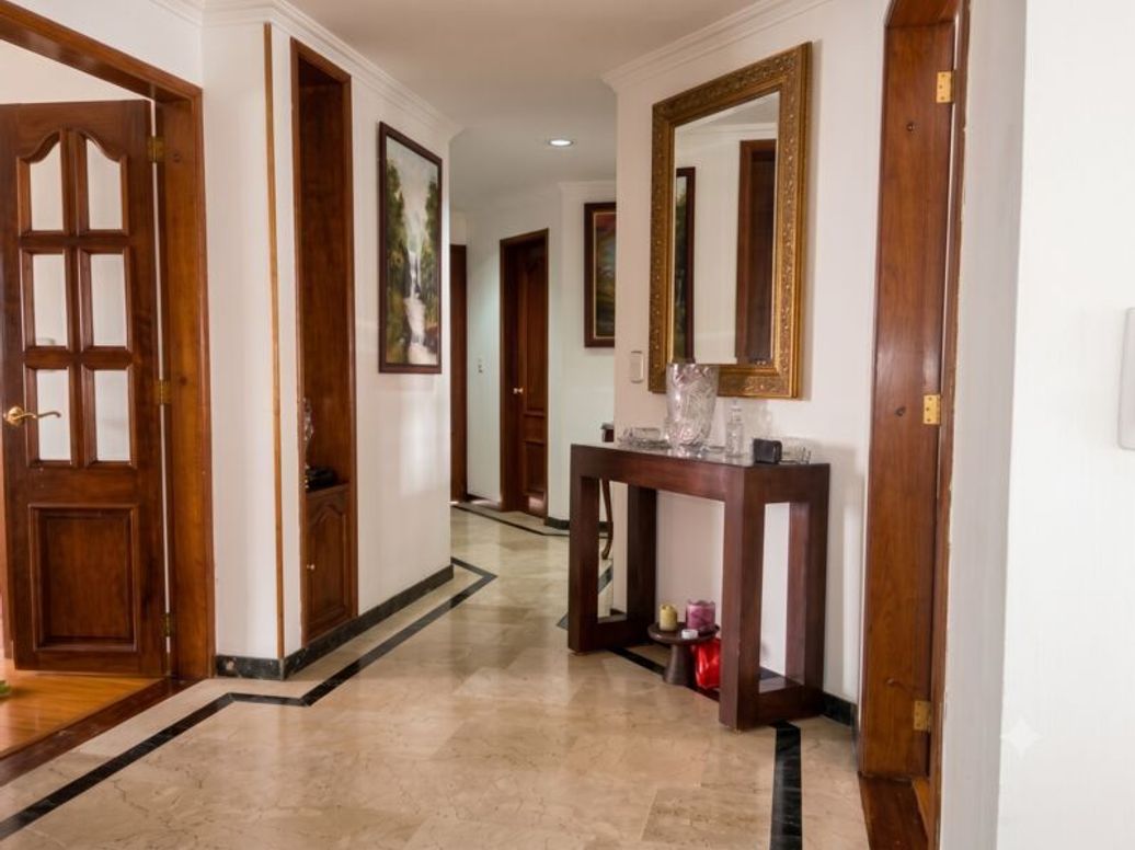 Apartamento de 3 alcobas en venta en Santa Bibiana, Bogotá, 183 m² · foto 3 de 18