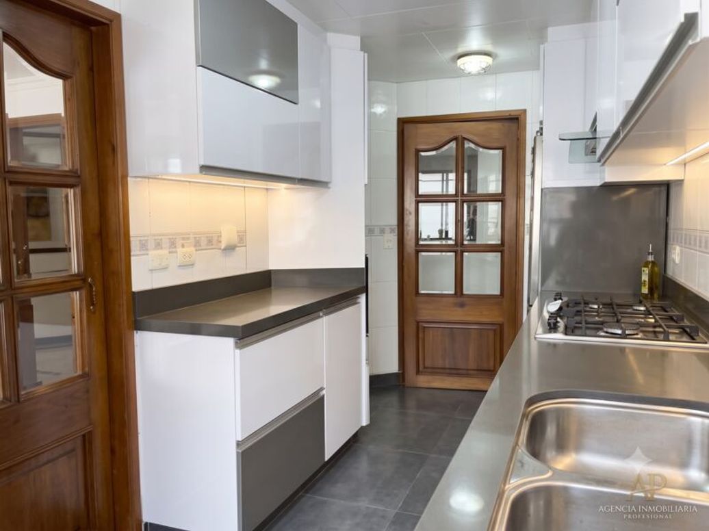 Apartamento de 3 alcobas en venta en Santa Bibiana, Bogotá, 183 m² · foto 12 de 18