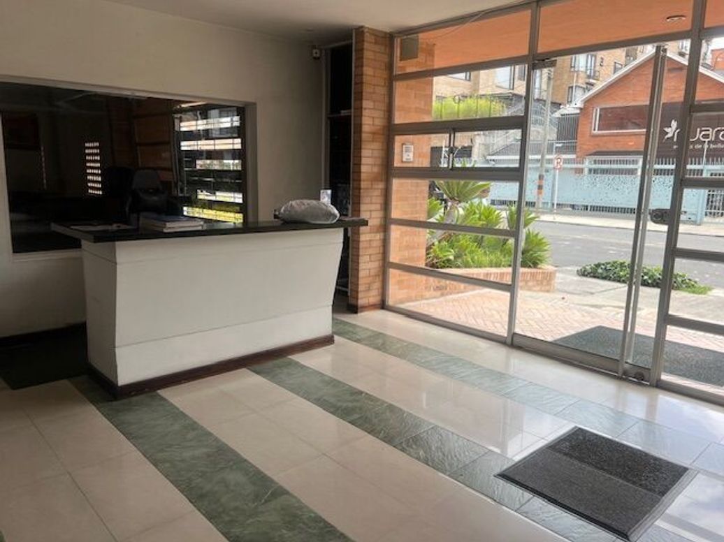 Apartamento de 3 alcobas en venta en Santa Barbara Occidental, Bogotá, 161 m² · foto 14 de 16