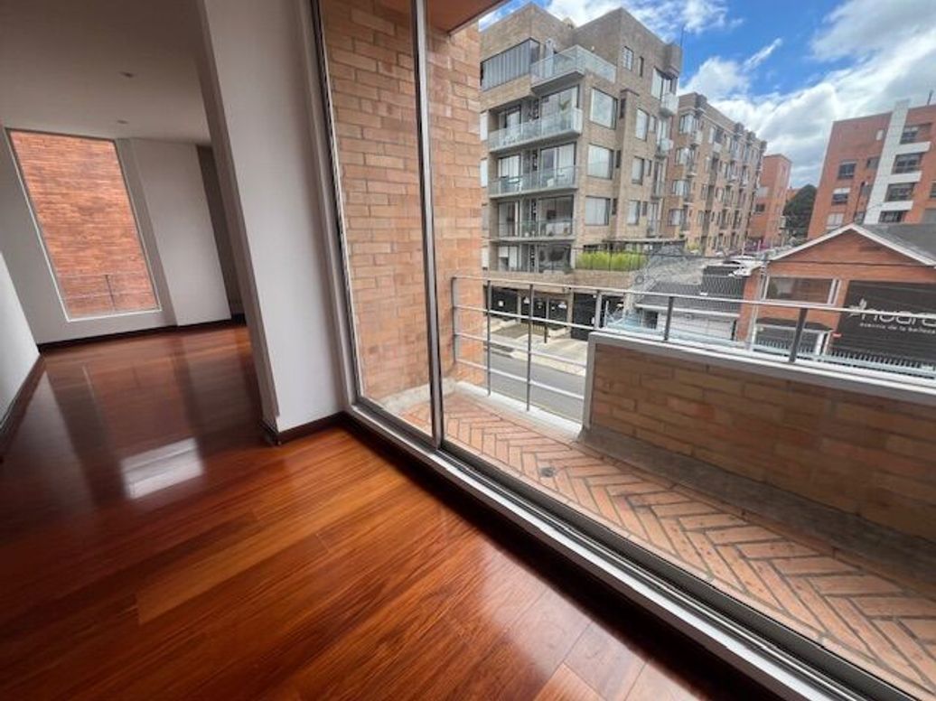 Apartamento de 3 alcobas en venta en Santa Barbara Occidental, Bogotá, 161 m² · foto 2 de 16