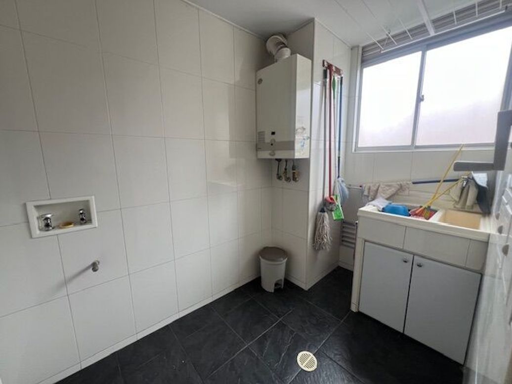 Apartamento de 3 alcobas en venta en Santa Barbara Occidental, Bogotá, 161 m² · foto 12 de 16
