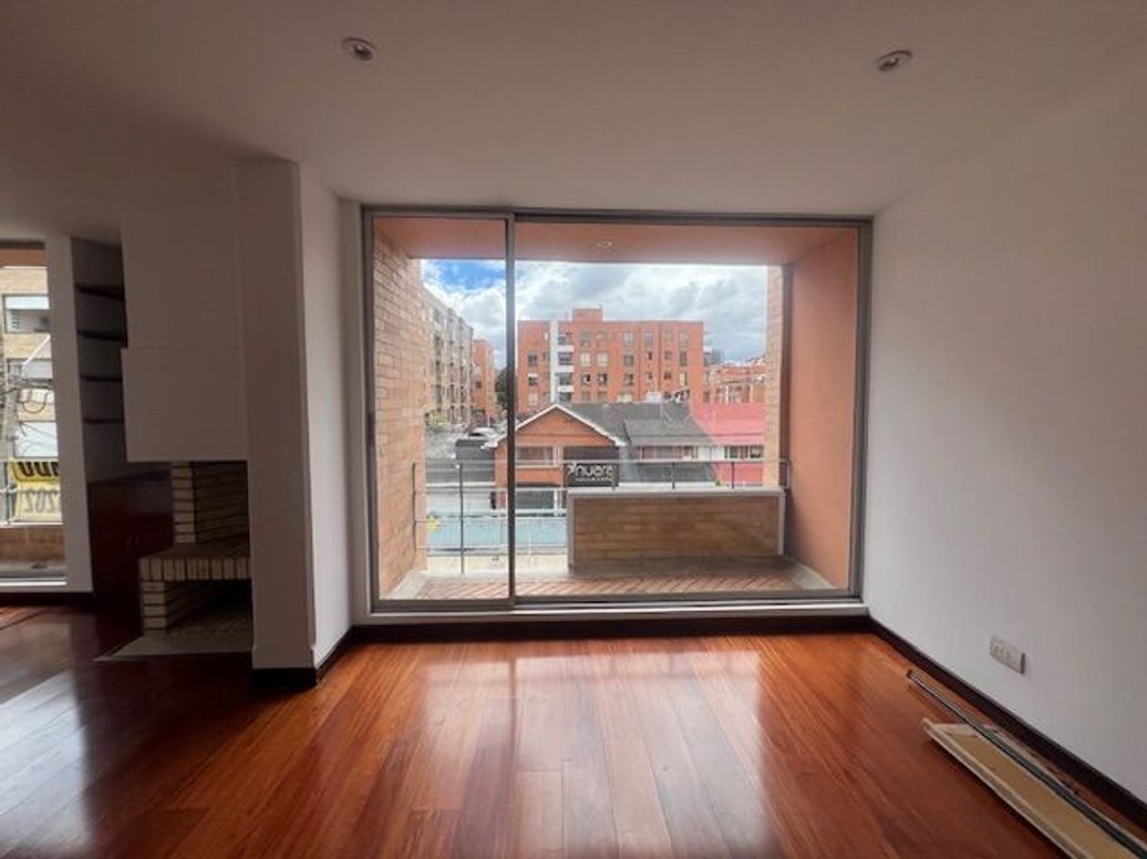 Apartamento de 3 alcobas en venta en Santa Barbara Occidental, Bogotá, 161 m² · foto 3 de 16
