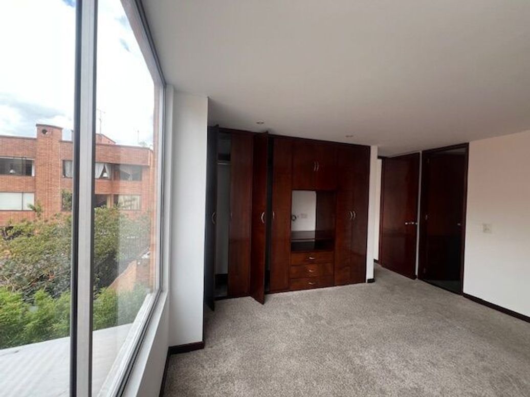 Apartamento de 3 alcobas en venta en Santa Barbara Occidental, Bogotá, 161 m² · foto 8 de 16
