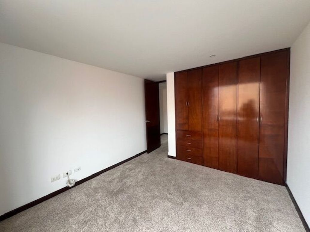 Apartamento de 3 alcobas en venta en Santa Barbara Occidental, Bogotá, 161 m² · foto 9 de 16
