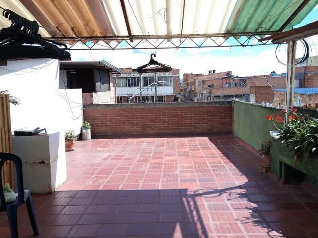 Casa de 13 alcobas en venta en Timiza, Bogotá, 276 m² · foto 10 de 20