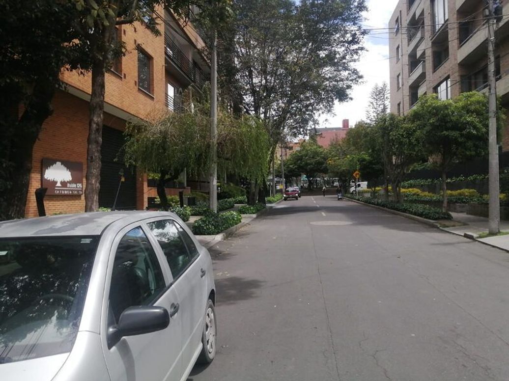 Casa de 3 alcobas en venta en Bella Suiza, Bogotá, 283 m² · foto 2 de 16
