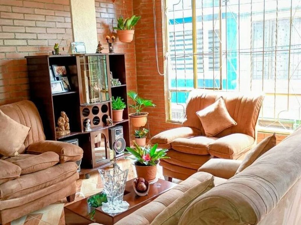 Casa de 5 alcobas en venta en Ub. Catalina, Bogotá, 180 m² · foto 2 de 13