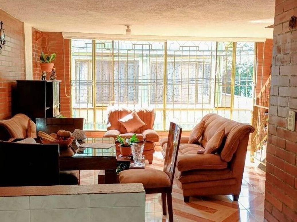 Casa de 5 alcobas en venta en Ub. Catalina, Bogotá, 180 m² · foto 4 de 13