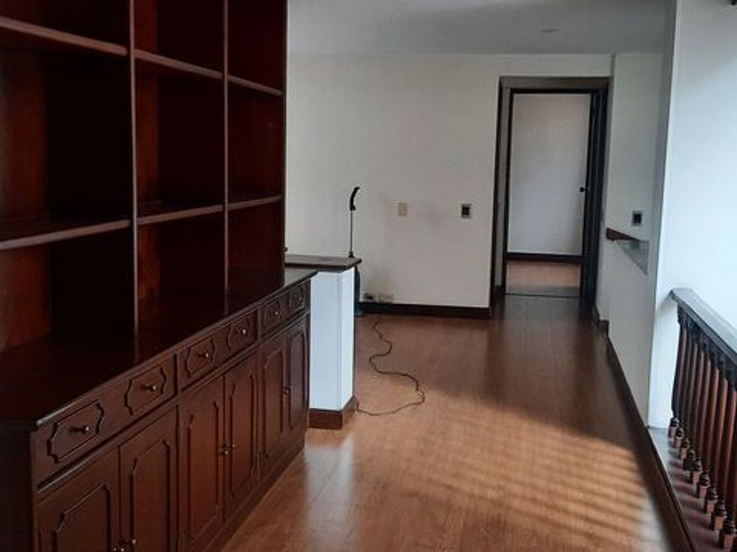 Apartamento de 3 alcobas en venta en Chico, Bogotá, 270 m² · foto 3 de 10