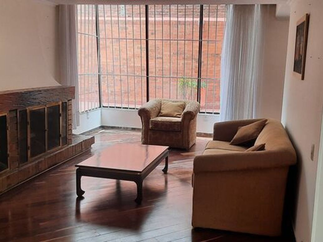 Apartamento de 3 alcobas en venta en Chico, Bogotá, 270 m² · foto 2 de 10