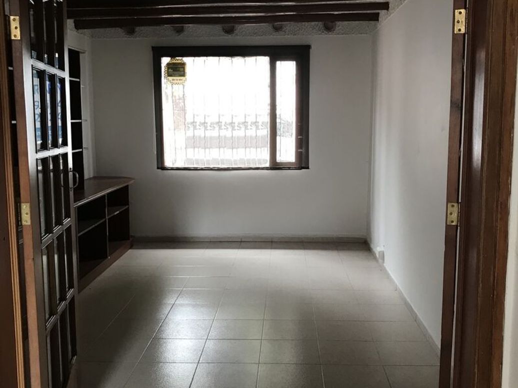 Casa de 4 alcobas en venta en Santa Ana Occidental, Bogotá, 240 m² · foto 3 de 15