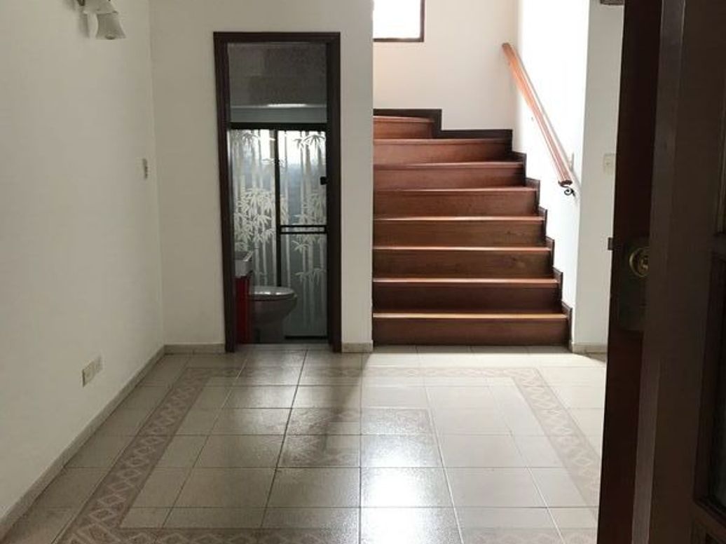 Casa de 4 alcobas en venta en Santa Ana Occidental, Bogotá, 240 m² · foto 2 de 15