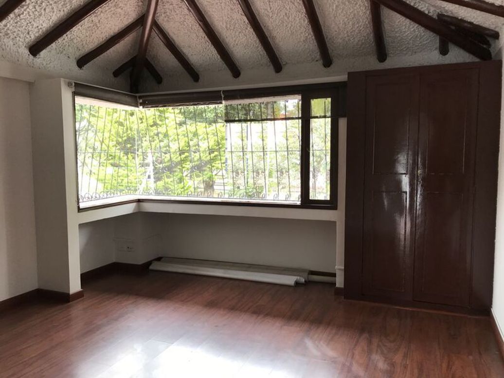 Casa de 4 alcobas en venta en Santa Ana Occidental, Bogotá, 240 m² · foto 14 de 15