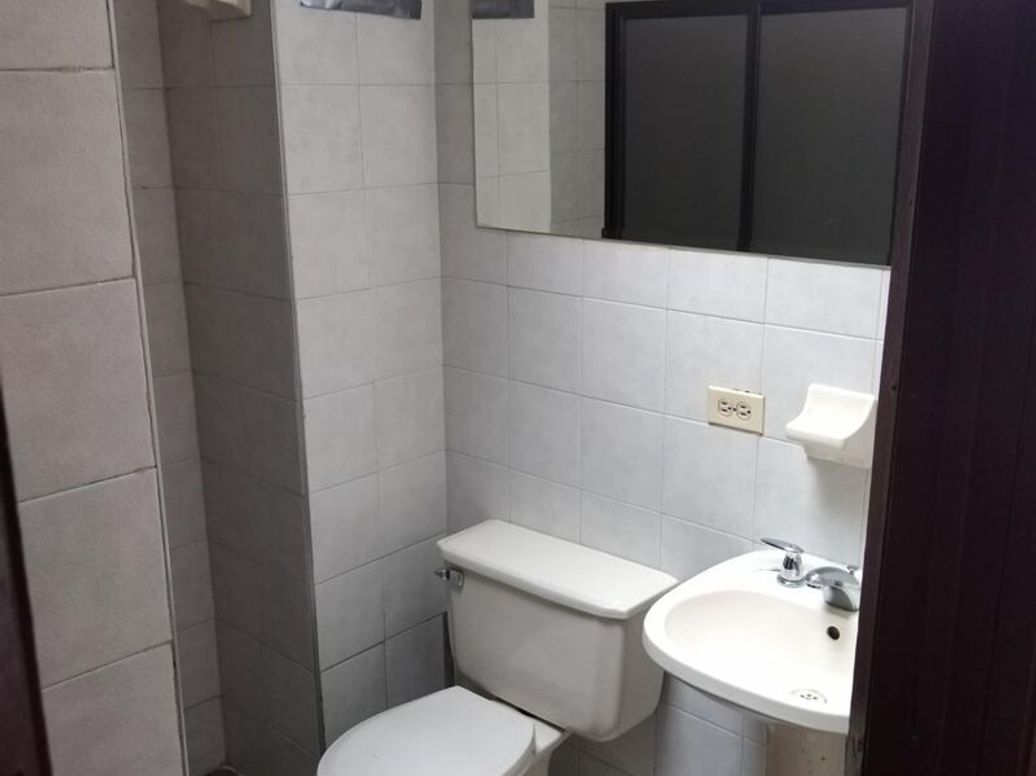 Casa de 5 alcobas en venta en Rafael Núñez, Bogotá, 194 m² · foto 17 de 20