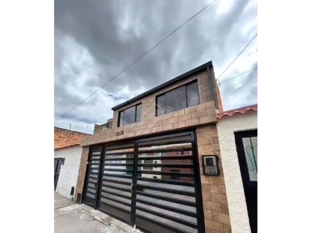 Casa de 5 alcobas en venta en Álamos Norte, Bogotá, 124 m² · foto 2 de 11