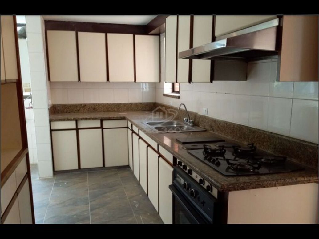 Apartamento de 4 alcobas en venta en El Refugio, Bogotá, 168 m² · foto 5 de 6