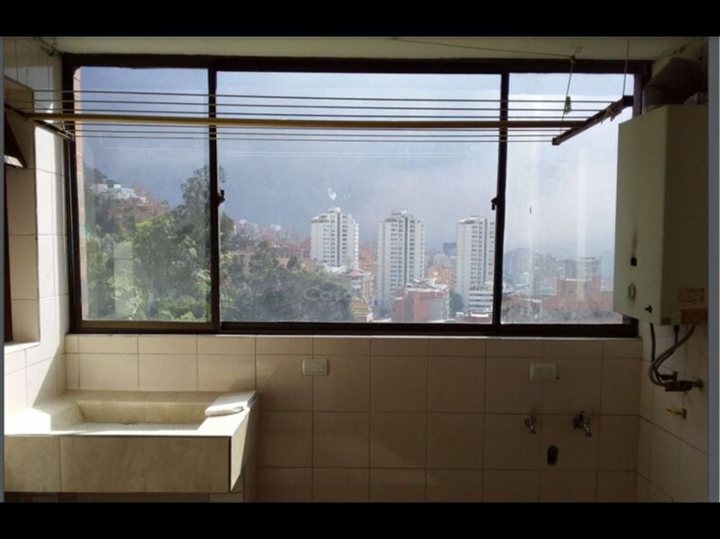 Apartamento de 4 alcobas en venta en El Refugio, Bogotá, 168 m² · foto 3 de 6